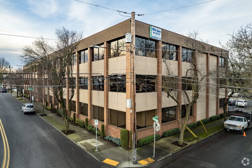 825 NE 20th Ave, Portland, OR à louer - Photo du bâtiment - Image 2 de 5