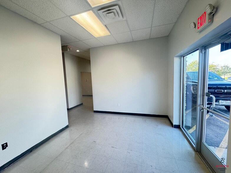 4811 Quarry Run, San Antonio, TX for lease - Building Photo - Image 2 of 25