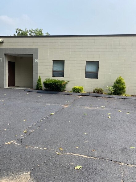 15 Enterprise Ln, Smithfield, RI à louer - Photo du bâtiment - Image 2 de 2