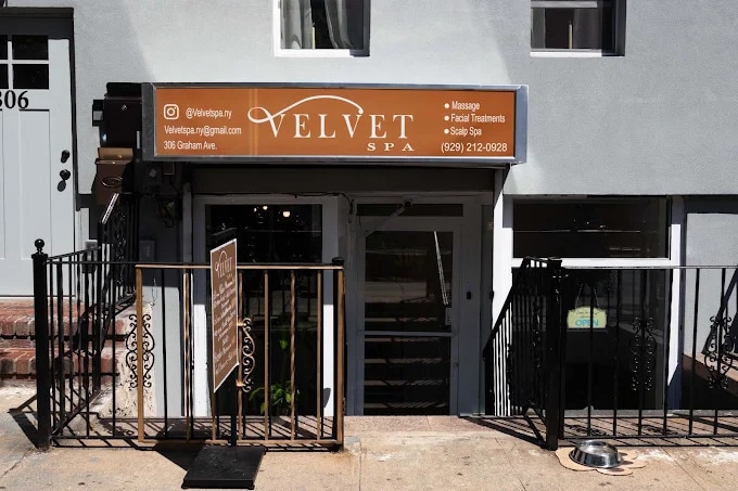 306 Graham Ave, Brooklyn, NY for lease - Building Photo - Image 1 of 1