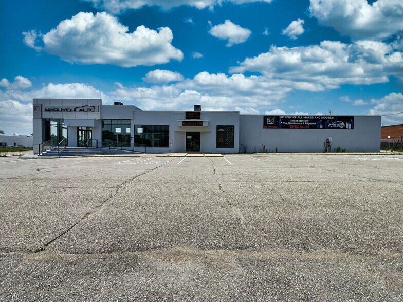 11262 Yonge St, Richmond Hill, ON à louer - Photo du bâtiment - Image 2 de 15