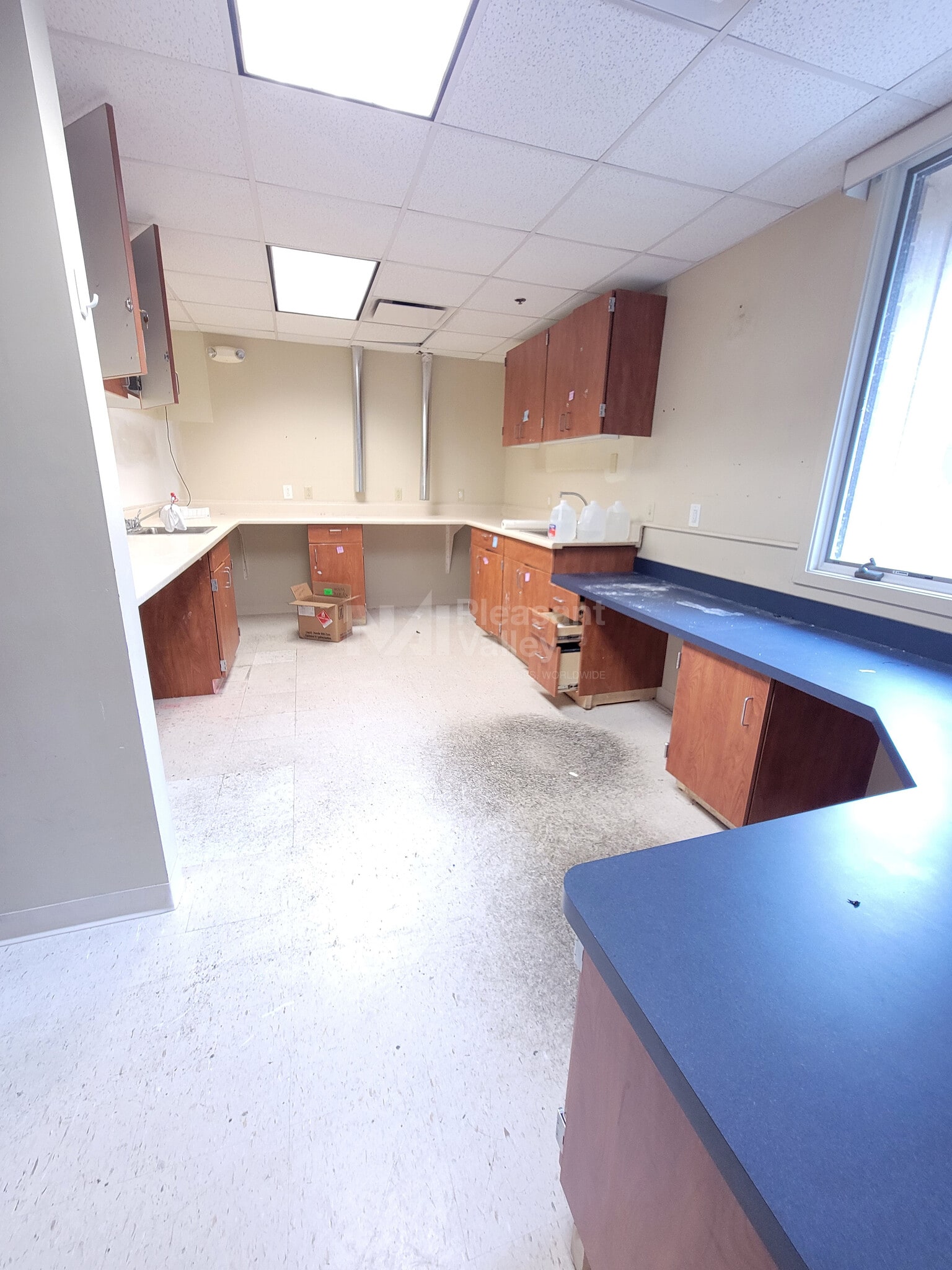 570 White Pond Dr, Akron, OH for lease Interior Photo- Image 1 of 4