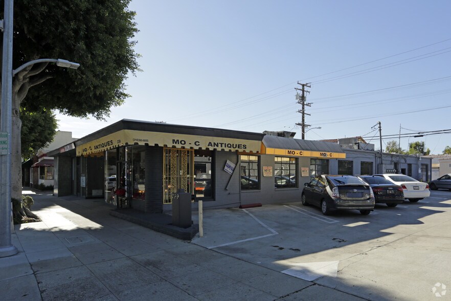 239 S Robertson Blvd, Beverly Hills, CA for lease - Primary Photo - Image 1 of 12