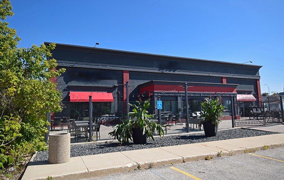 2005 Pembina Hwy, Winnipeg, MB à louer - Photo du bâtiment - Image 2 de 5