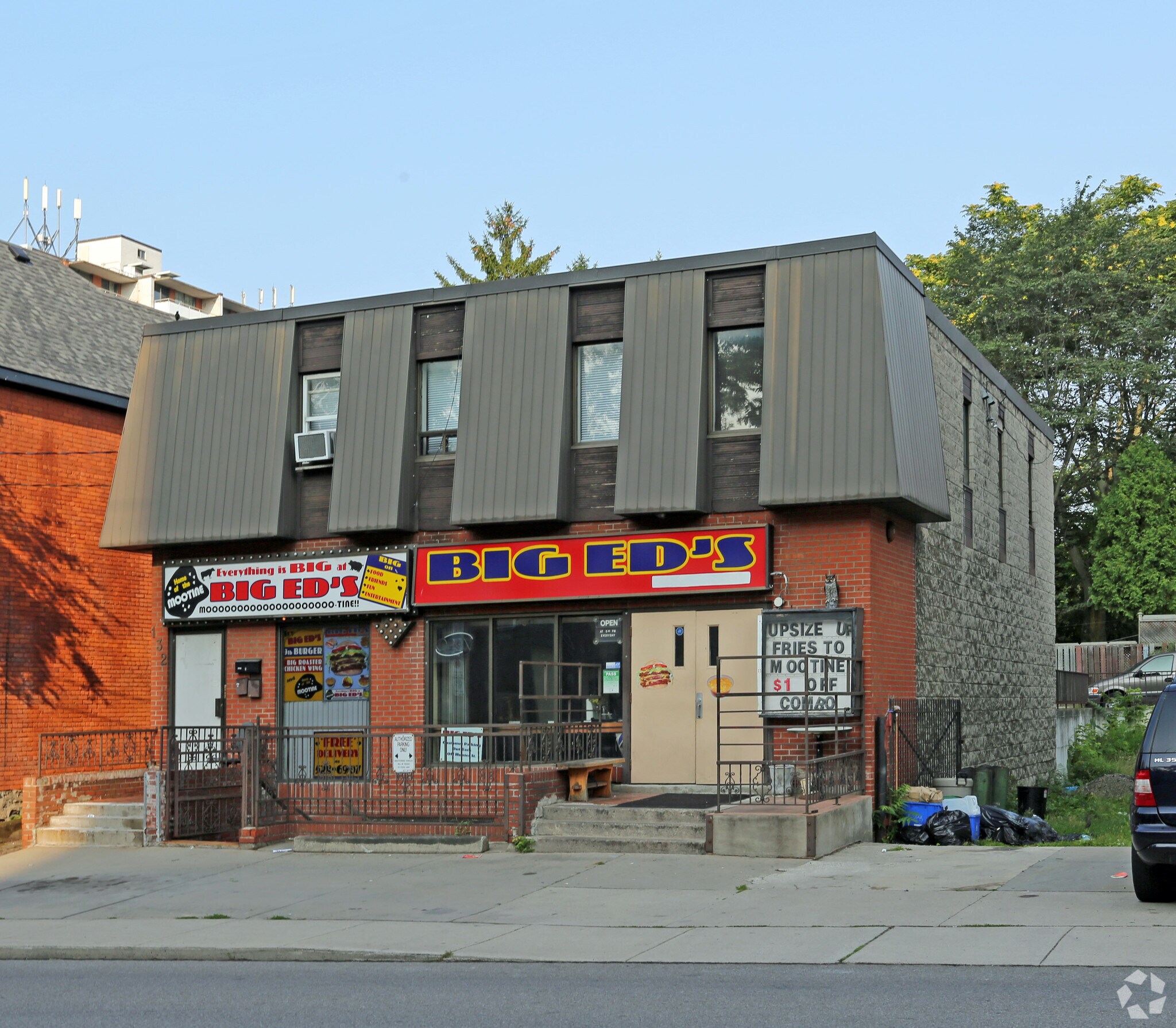 132 Queen St S, Hamilton, ON for sale Primary Photo- Image 1 of 1