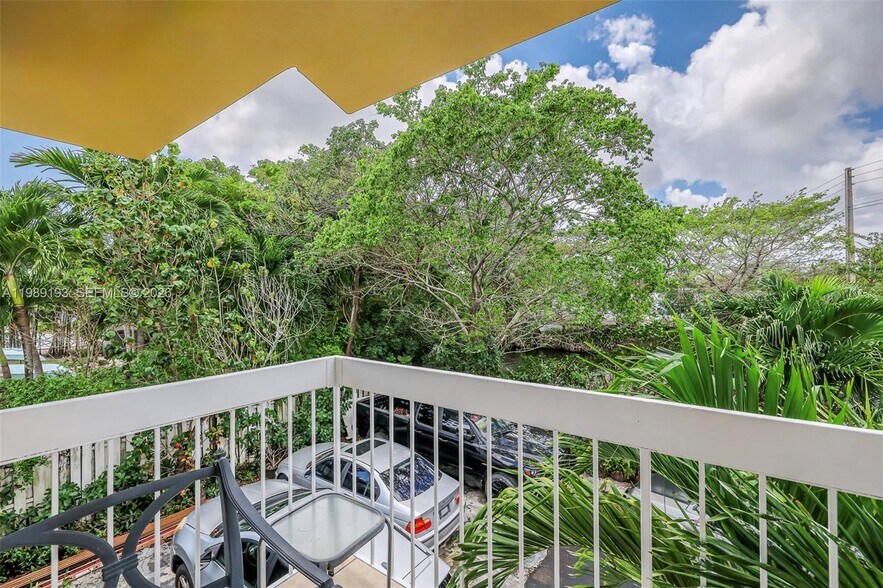 12085 W Dixie Hwy, North Miami, FL à vendre - Photo du bâtiment - Image 3 de 21