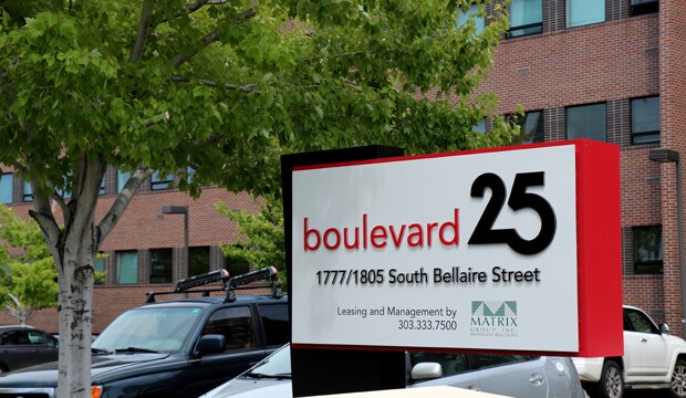 1777 S Bellaire St, Denver, CO à louer - Photo du bâtiment - Image 3 de 4