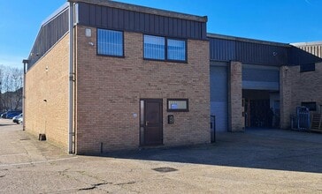 Eastern Rd, Aldershot for lease Building Photo- Image 1 of 3