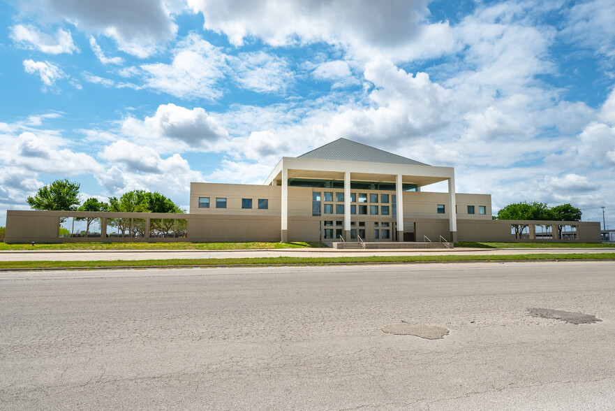 1024 Texas Yes Blvd, Robstown, TX à louer - Photo du b timent - Image 3 de 25