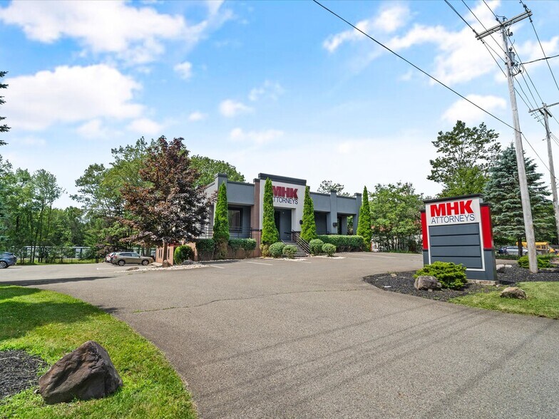 2642 Route 940, Pocono Summit, PA à vendre - Photo du bâtiment - Image 2 de 32