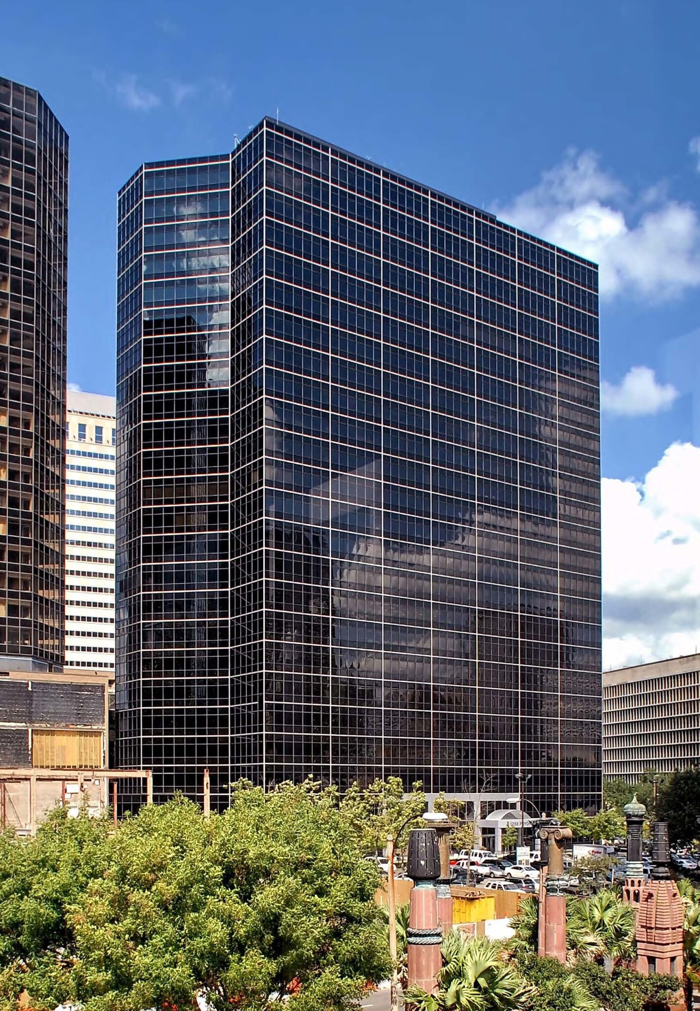 1250 Poydras St, New Orleans, LA à louer Photo du bâtiment- Image 1 de 2