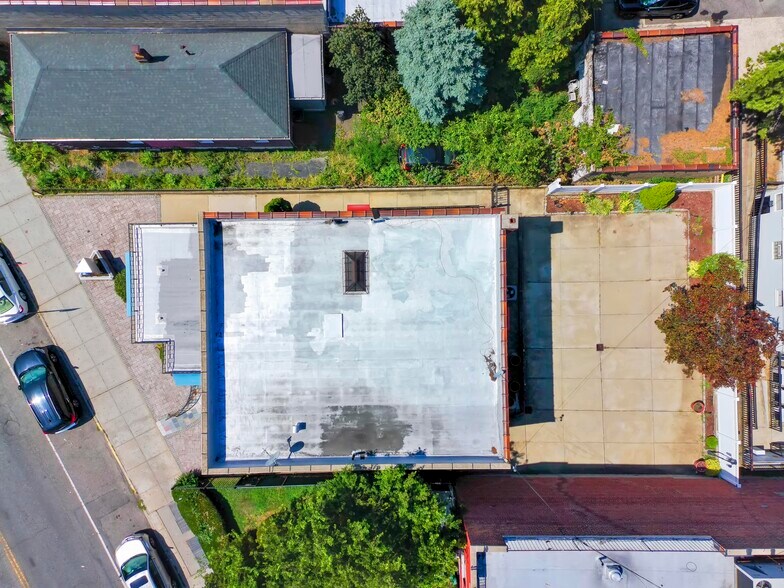 72-41 Grand Ave, Flushing, NY à louer - Photo du bâtiment - Image 2 de 52