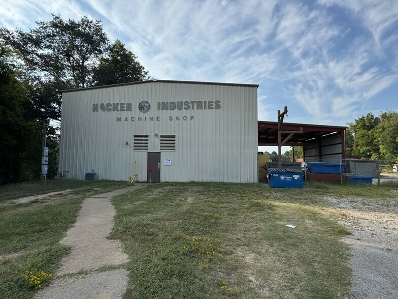 919 State Highway 64 W, Henderson, TX à vendre - Photo du bâtiment - Image 2 de 9