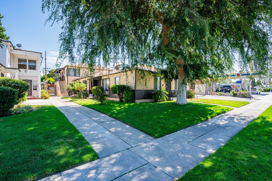 12036 Magnolia Blvd, Valley Village, CA à vendre - Photo du bâtiment - Image 3 de 18