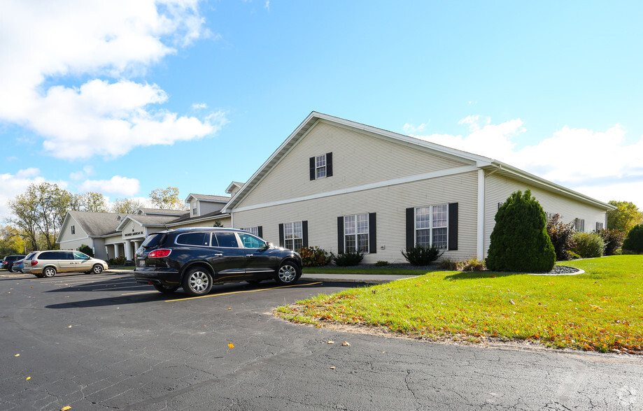 101 Wisconsin American Dr, Fond Du Lac, WI à vendre - Photo principale - Image 1 de 1