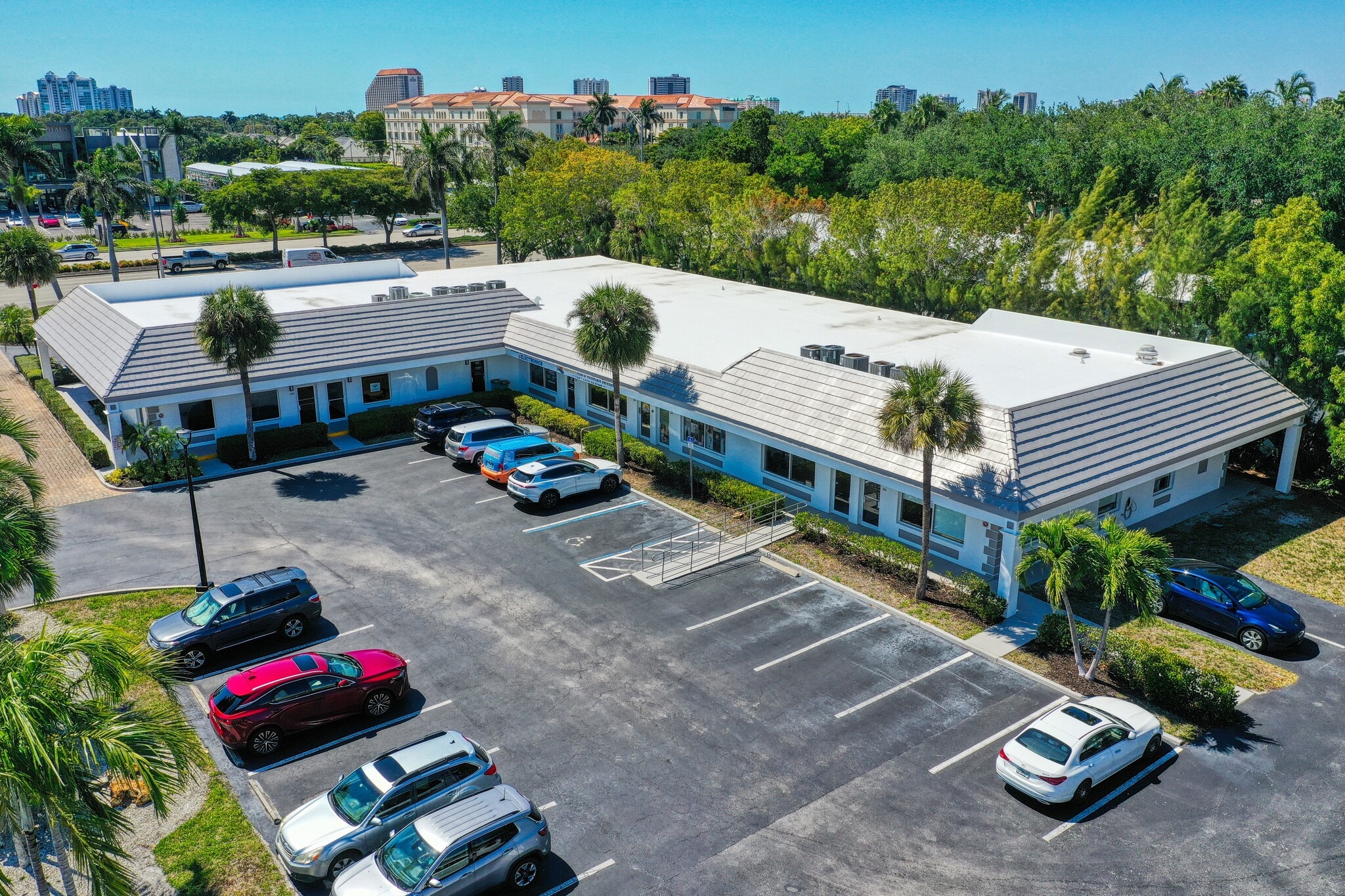 5006 Tamiami Trl N, Naples, FL for lease Primary Photo- Image 1 of 3