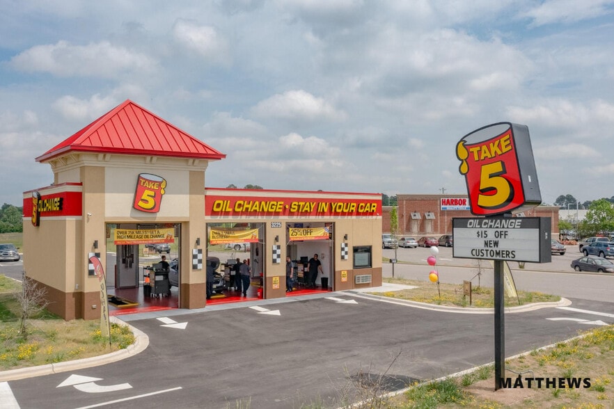 7423 Oswego Rd, Liverpool, NY for sale - Building Photo - Image 2 of 3