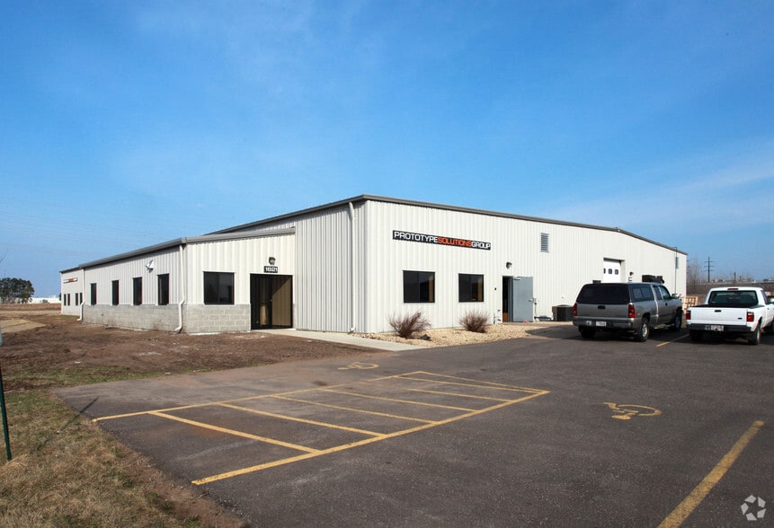 1621 Indianhead Dr NE, Menomonie, WI à vendre - Photo principale - Image 1 de 4