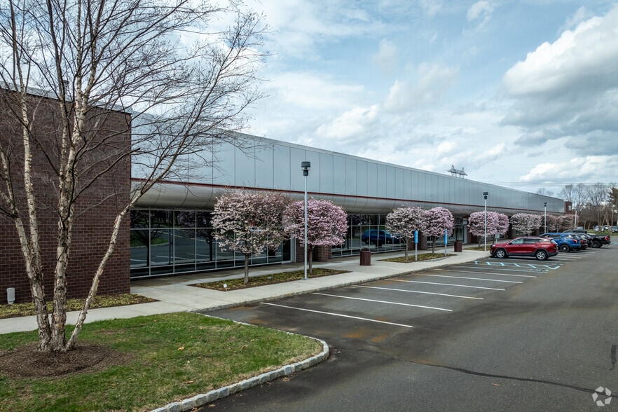 1095 Cranbury South River Rd, South Brunswick, NJ for lease - Building Photo - Image 3 of 7