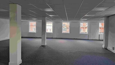 8-9 High St, Marlborough à louer Photo intérieure- Image 1 de 2