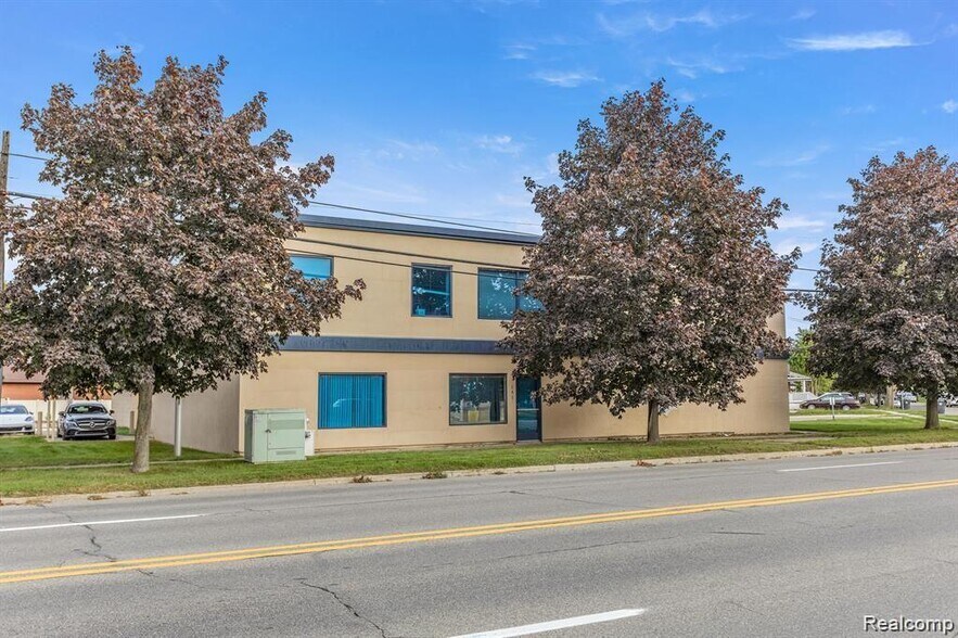 3020 Oakwood Blvd, Melvindale, MI à louer - Photo du bâtiment - Image 2 de 22