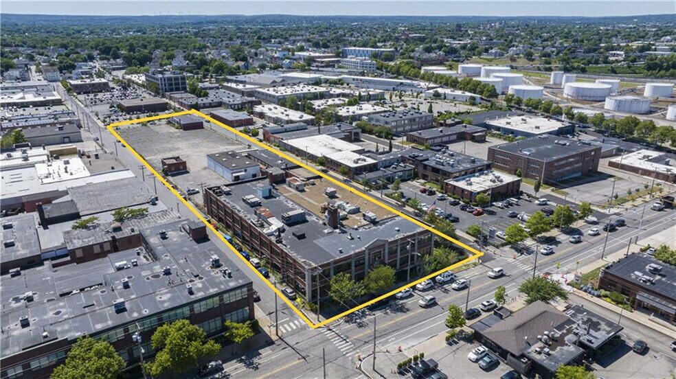 735 Allens Ave, Providence, RI à louer - Photo du bâtiment - Image 2 de 15