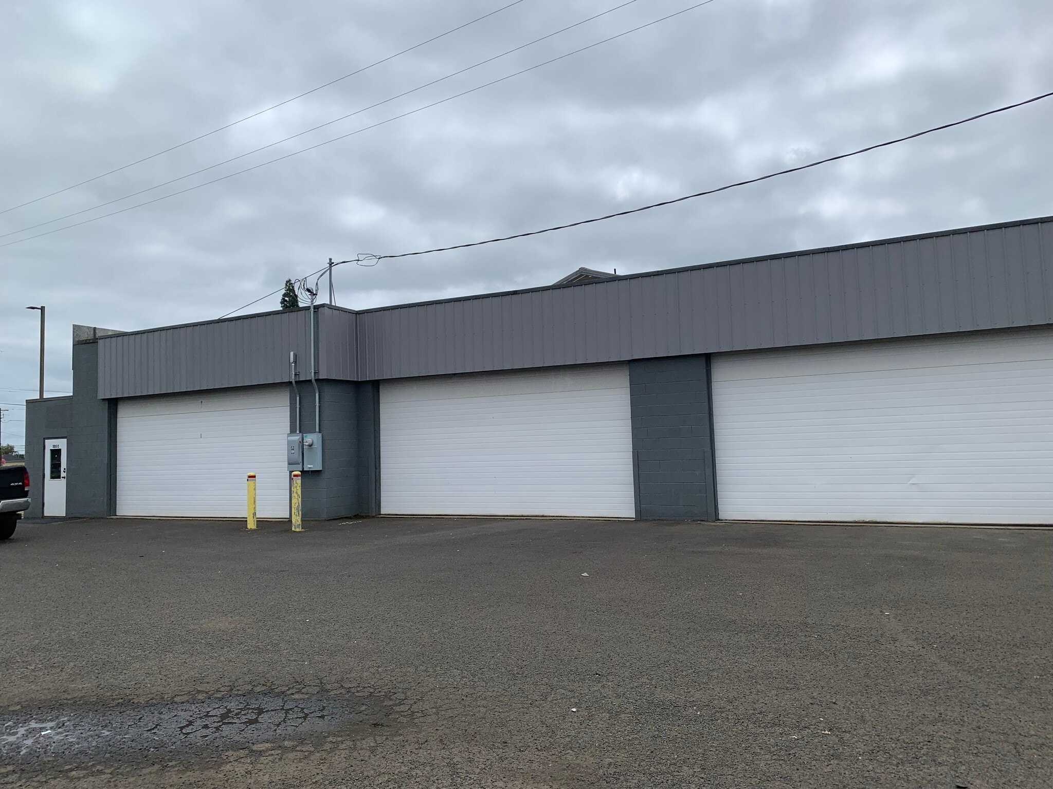 201 NE Polk Station Rd, Dallas, OR for lease Building Photo- Image 1 of 7