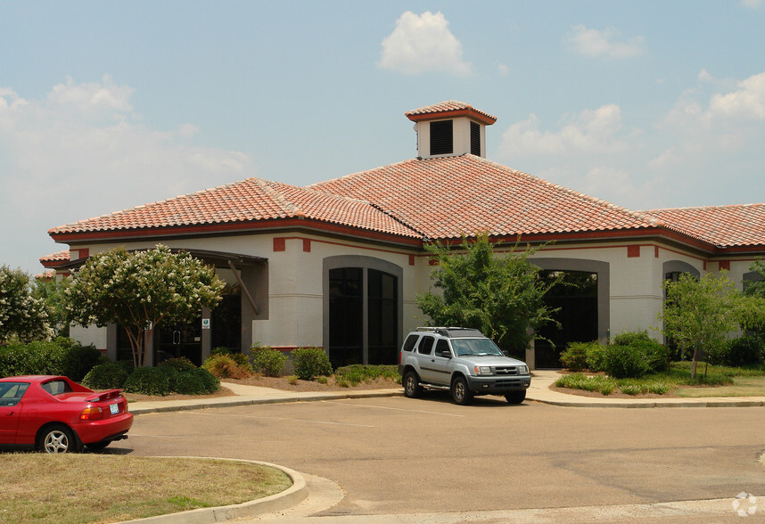 600 Crescent Blvd, Ridgeland, MS for lease - Building Photo - Image 1 of 4