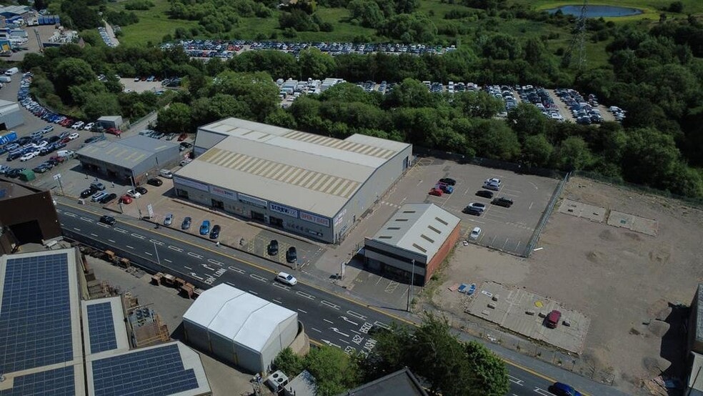 712 Leek Rd, Stoke On Trent for lease - Building Photo - Image 2 of 9