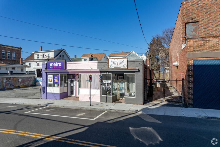 742-746 Broad St, Central Falls, RI à vendre - Photo principale - Image 1 de 1