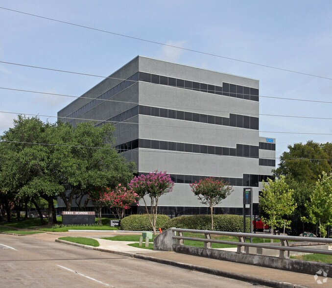 10800 Richmond Ave, Houston, TX à louer - Photo du bâtiment - Image 1 de 16