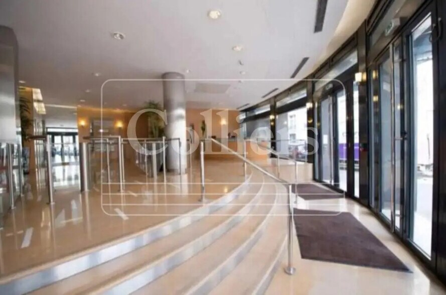137 Rue De L'Universite, Paris for lease - Lobby - Image 2 of 5