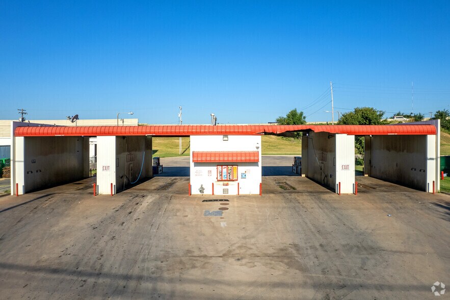 2926 NE 63rd St, Oklahoma City, OK à vendre - Photo du bâtiment - Image 3 de 5