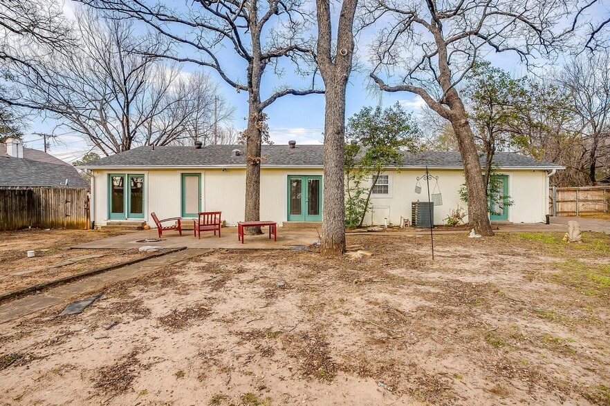 2418 Cales Dr, Arlington, TX for sale - Building Photo - Image 3 of 46