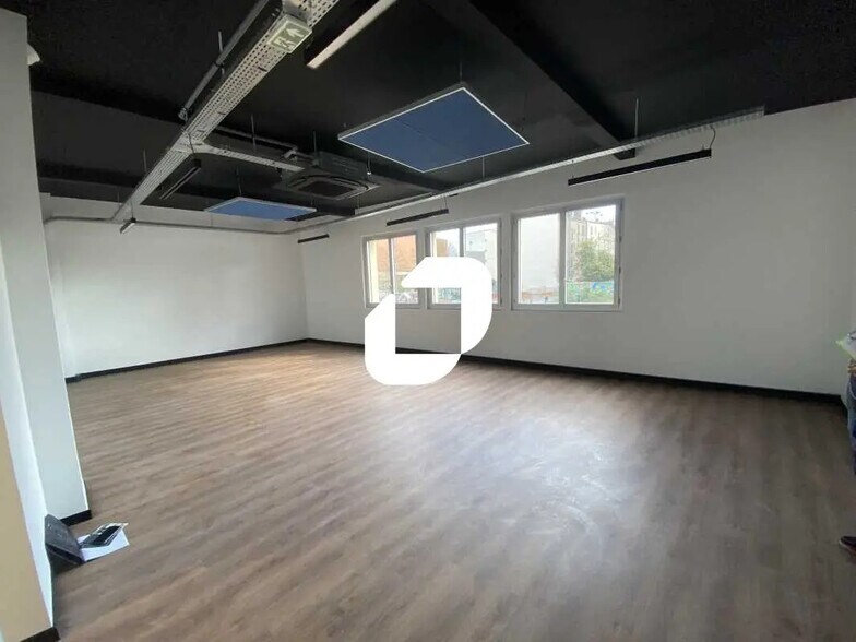 Office in Pantin for lease - Interior Photo - Image 2 of 7