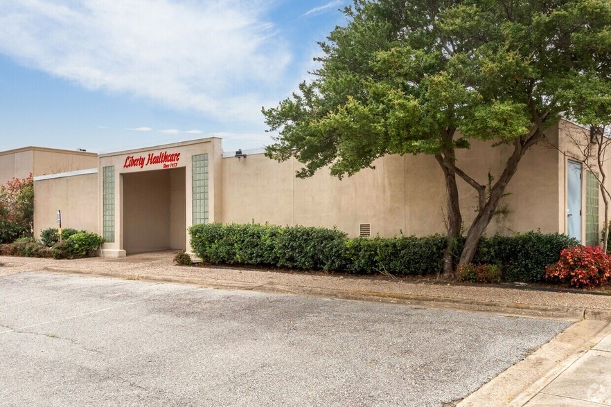 2908 E Trinity Mills Rd, Carrollton, TX for lease - Building Photo - Image 2 of 44