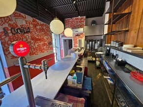Retail in Barcelona, Barcelona for lease Interior Photo- Image 2 of 10