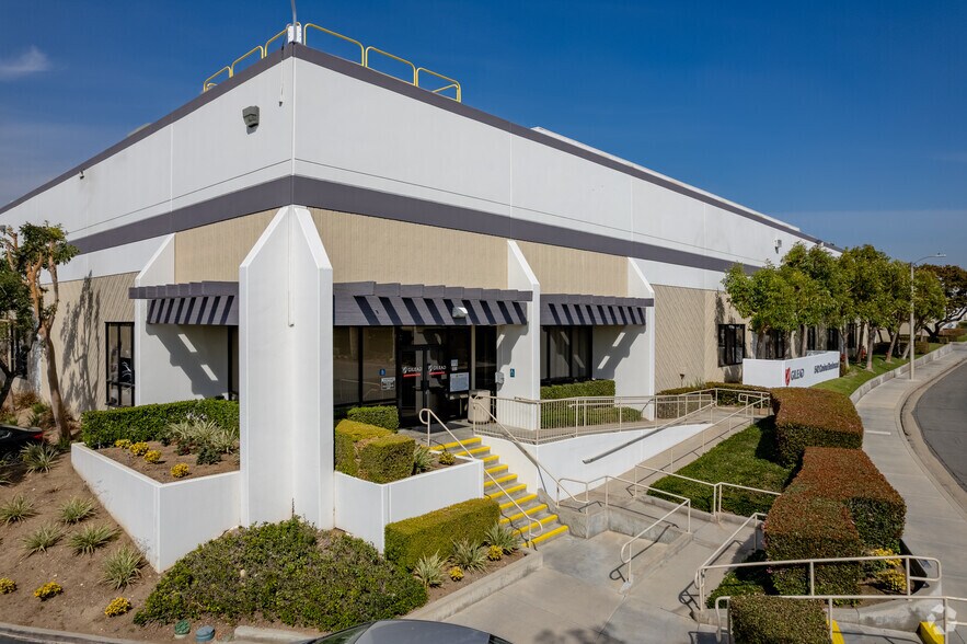542 W Covina Blvd, San Dimas, CA à louer - Photo du bâtiment - Image 2 de 11