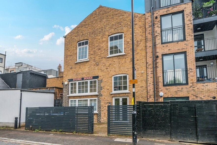 Singapore Rd, London for sale - Building Photo - Image 1 of 28