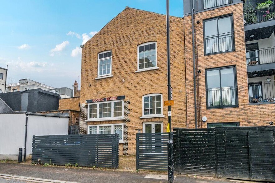 Singapore Rd, Londres à vendre - Photo du bâtiment - Image 1 de 28