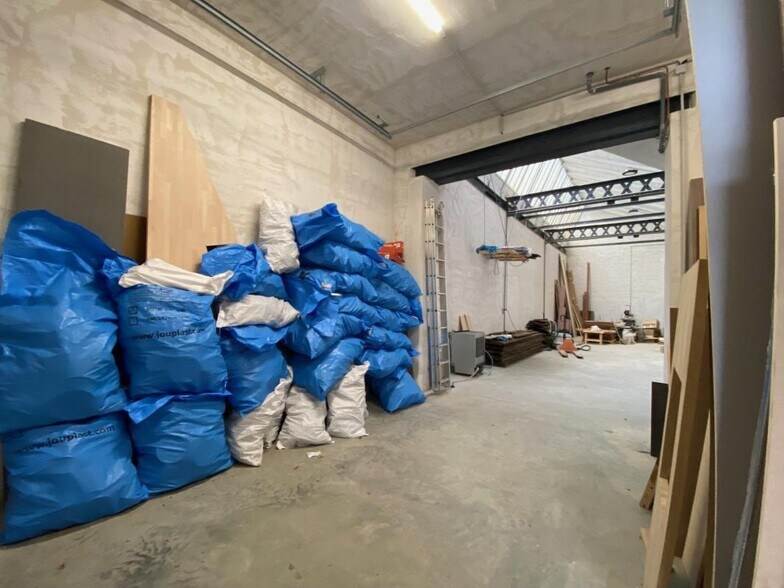 Flex in Fleurieu-sur-Saône for lease - Interior Photo - Image 3 of 4