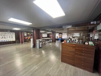 Plus de détails pour Multi-résidentiel à vendre