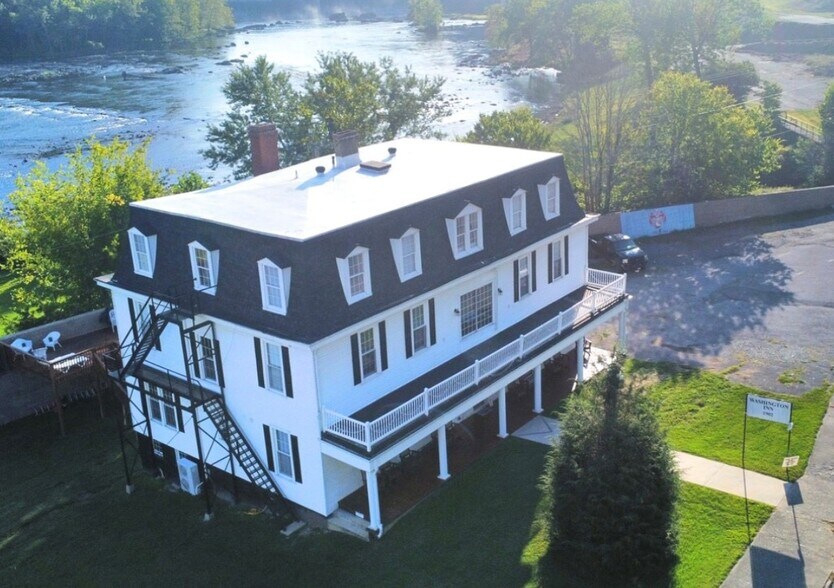 509 W Main St, Fries, VA à vendre - Photo du bâtiment - Image 2 de 9