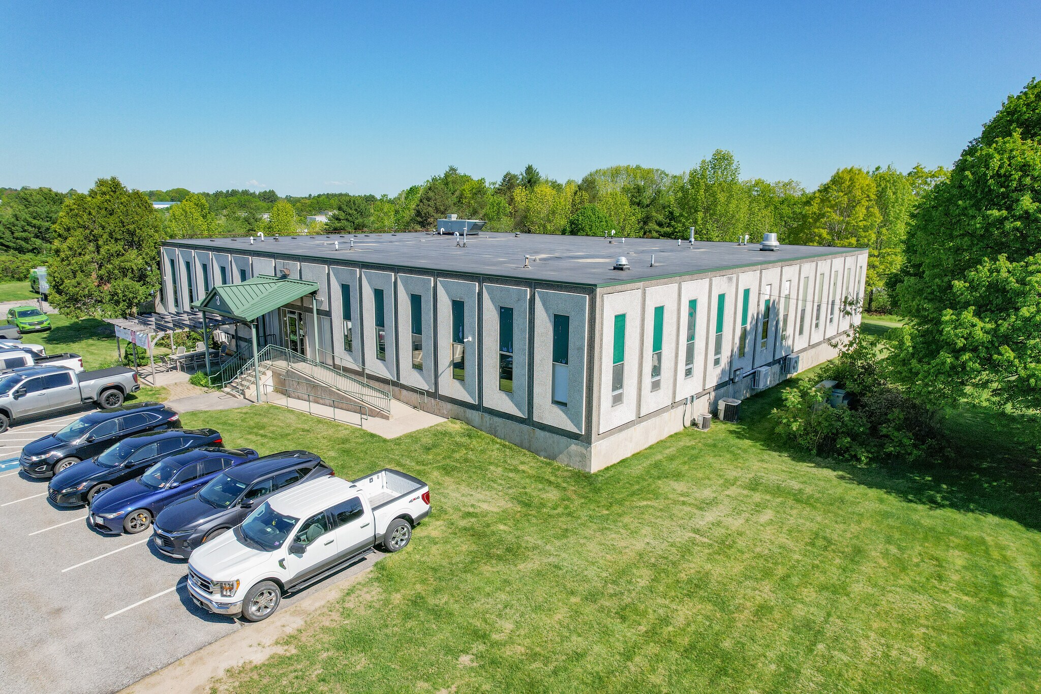 3 Eisenhower Dr, Westbrook, ME à vendre Photo du bâtiment- Image 1 de 1