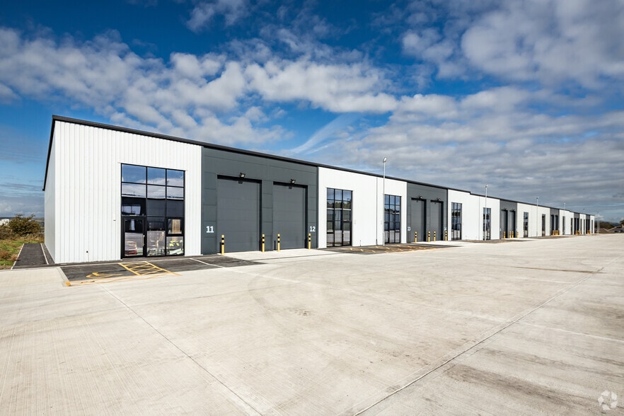 Rossendale Rd, Burnley for lease - Building Photo - Image 2 of 2