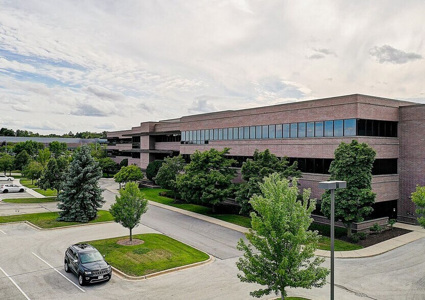 W126N7338 Flint Rd, Menomonee Falls, WI à louer - Photo du bâtiment - Image 3 de 7