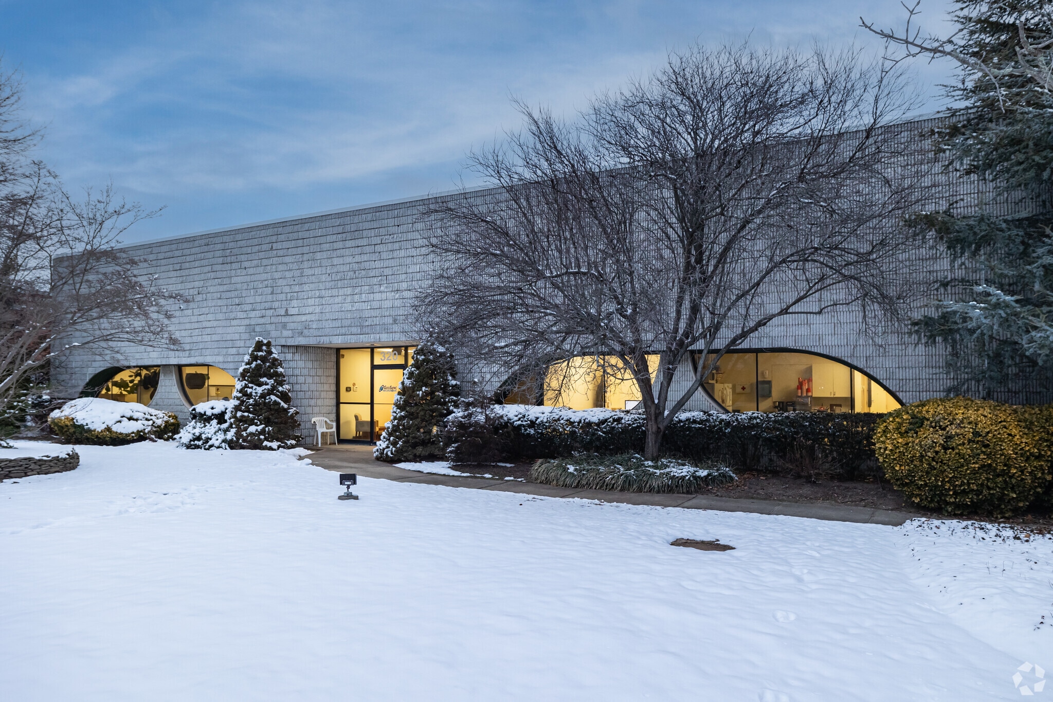 320 Oser Ave, Hauppauge, NY for lease Primary Photo- Image 1 of 21