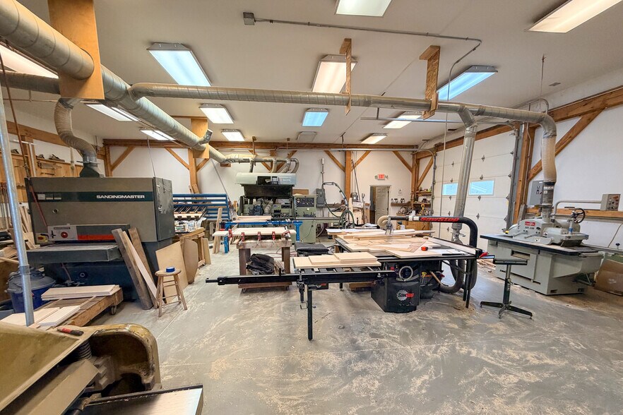 4663 US-2, East Montpelier, VT à vendre - Photo du bâtiment - Image 3 de 9