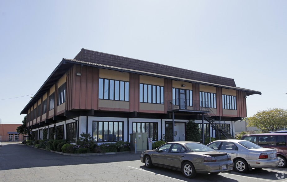 8393 Capwell Dr, Oakland, CA for lease - Primary Photo - Image 1 of 11