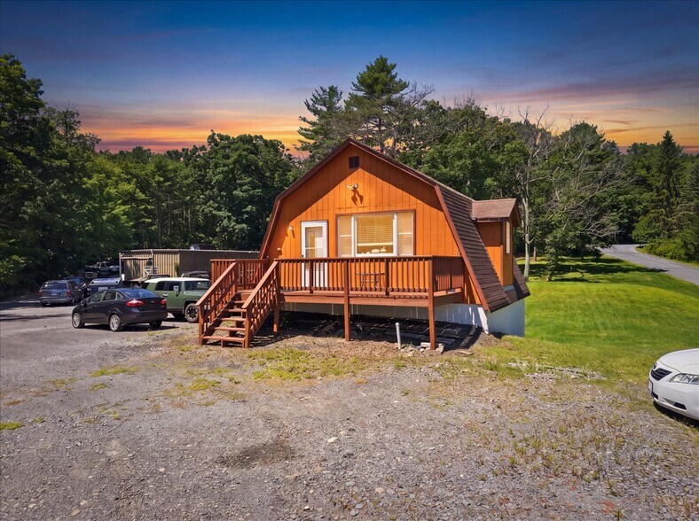 111 Mountain Springs Rd, Milford, PA à vendre - Photo du bâtiment - Image 1 de 123